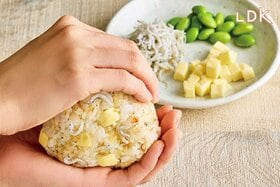 おにぎりの具材に迷ったらチーズが正解！ サクッと“高たんぱく昼食”が完成しちゃいます【LDK】