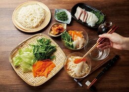 【レシピ】余ったそうめんを“鍋化”アレンジで消費する方法│『LDK』とプロが紹介