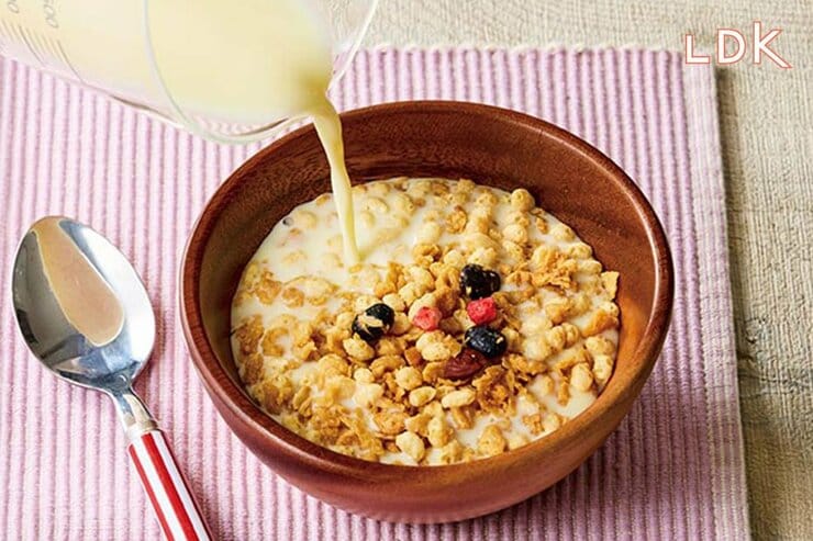【高たんぱく狙い】グラノーラにかけるのは豆乳・牛乳、どちらが正解ですか？ LDKが紹介